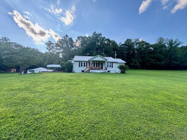 2035 Skyview Dr , Centerville, TN 37033