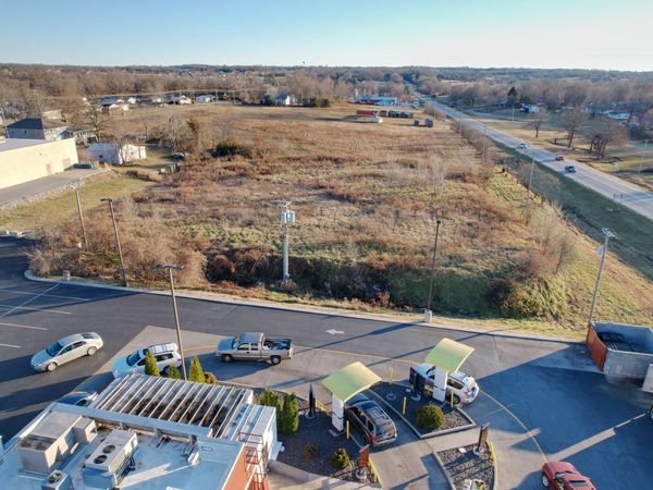 1011 Springfield Road , Ava, MO 65608