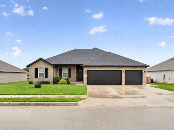 748 N Century Avenue , Republic, MO 65738