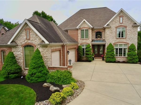 1817 Constitution Blvd, Valencia, PA 16059