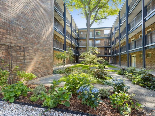 1321 W Birchwood Avenue W, Unit 206, Chicago, IL 60626