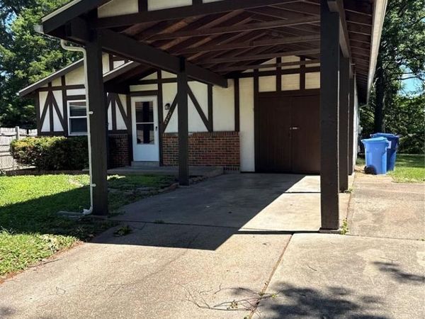 2423 Soundview Court , Florissant, MO 63031