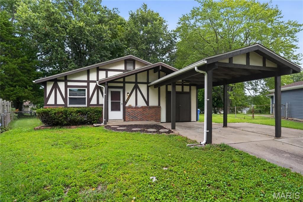 2423 Soundview Court, Florissant, MO 63031 Main Photo