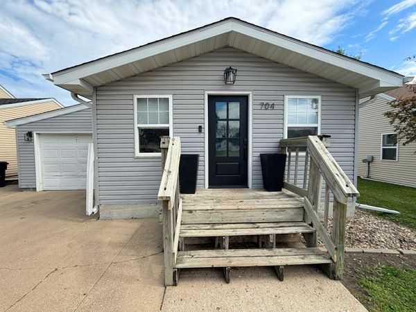 704 4th Avenue , Armstrong, IA 50514