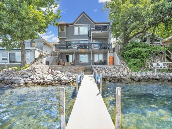 325 Lakeshore Drive, Arnolds Park, IA 51331