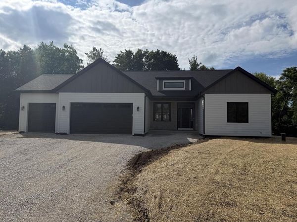 W332N4520 Grace COURT, Nashotah, WI 53058