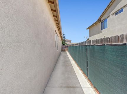 9875 Clyde Ingalsbe St, Elk Grove, CA 95624 Photo