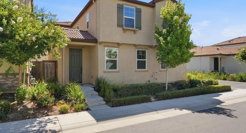 9911 Del Surf Ln, Elk Grove, CA 95757 Photo