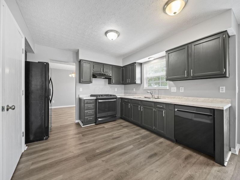 2839 Beal Drive , Columbus, OH 43232 Photo 6