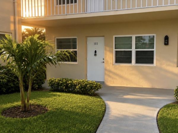 12 Vista Palm Lane, Vero Beach, FL 32962