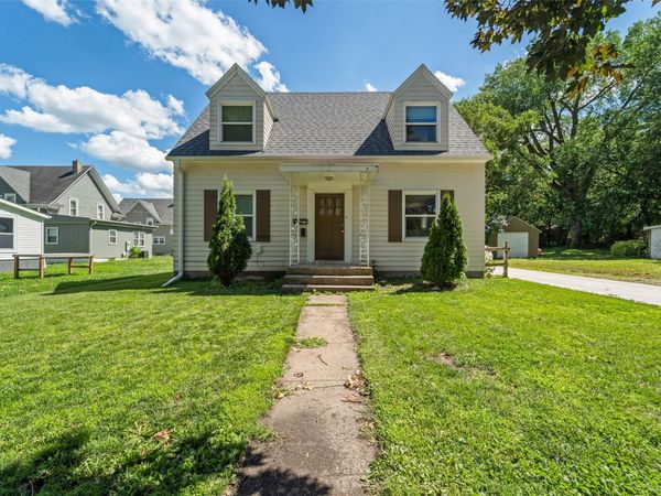2812 Wood Street , Ames, IA 50014