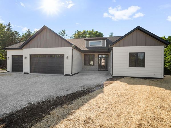 W332N4520 Grace Ct, Nashotah, WI 53058