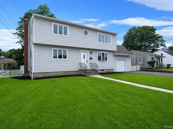 381 N Clinton Avenue , Lindenhurst, NY 11757