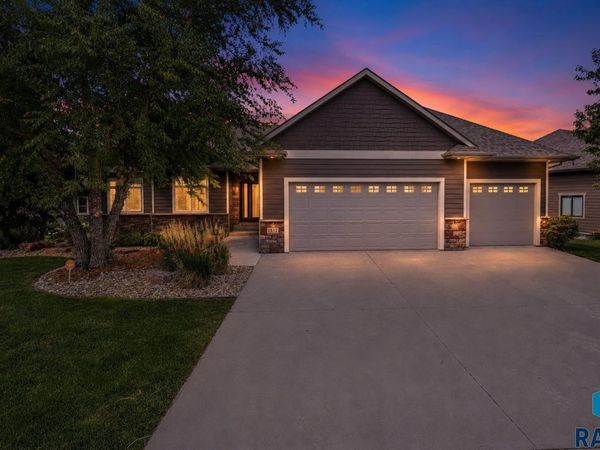 1817 S Copper Crest Cir, Sioux Falls, SD 57110