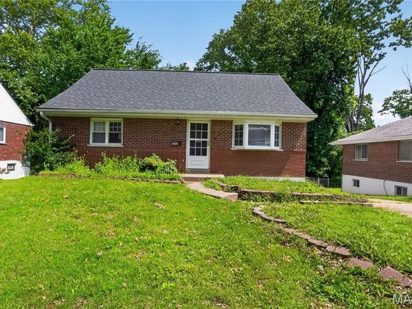 8643 Belcrest Lane , St John, MO 63114