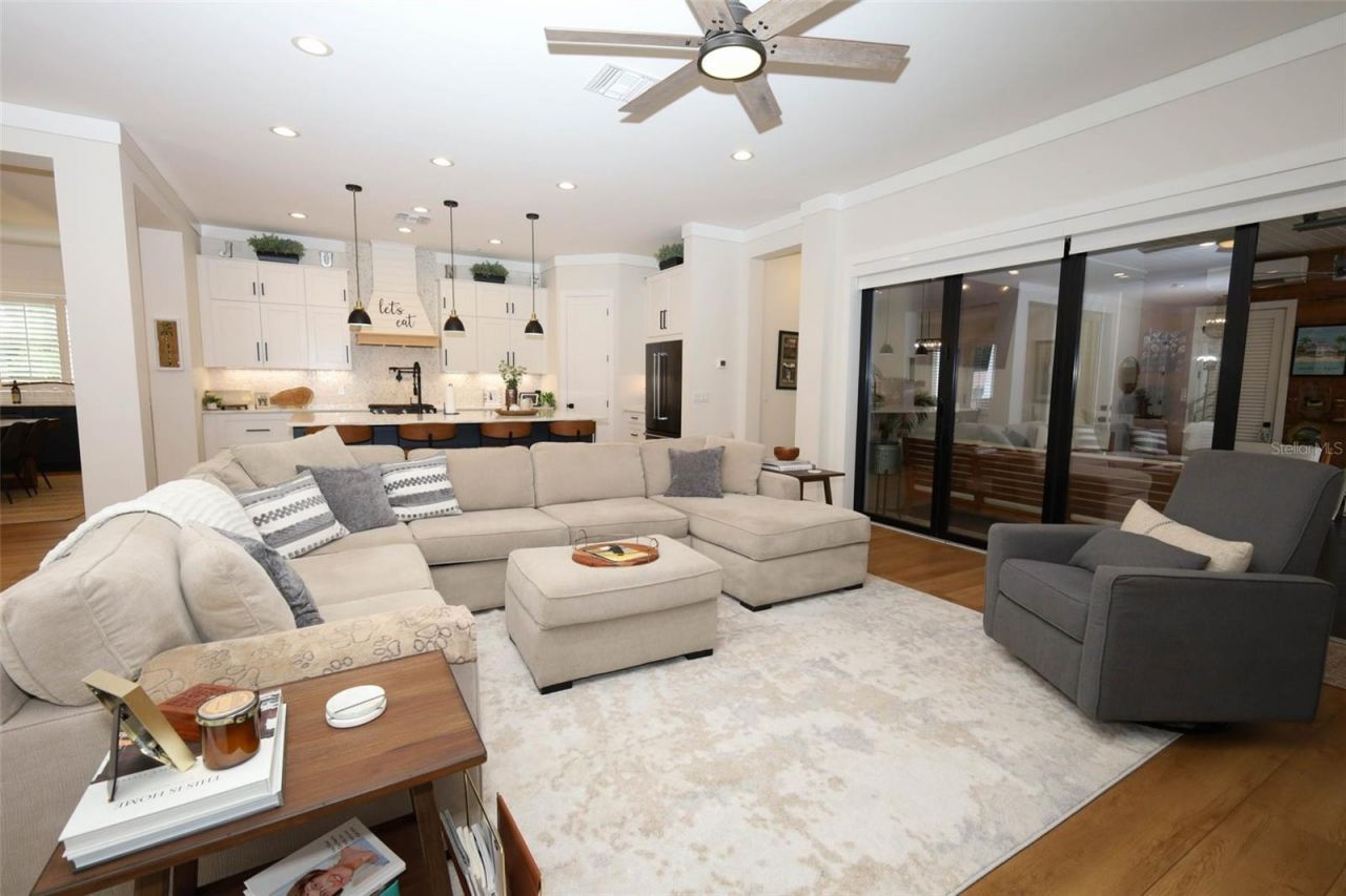 20 W Crest Avenue, Winter Garden, FL 34787 Photo