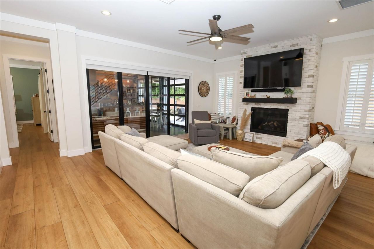20 W Crest Avenue, Winter Garden, FL 34787 Photo
