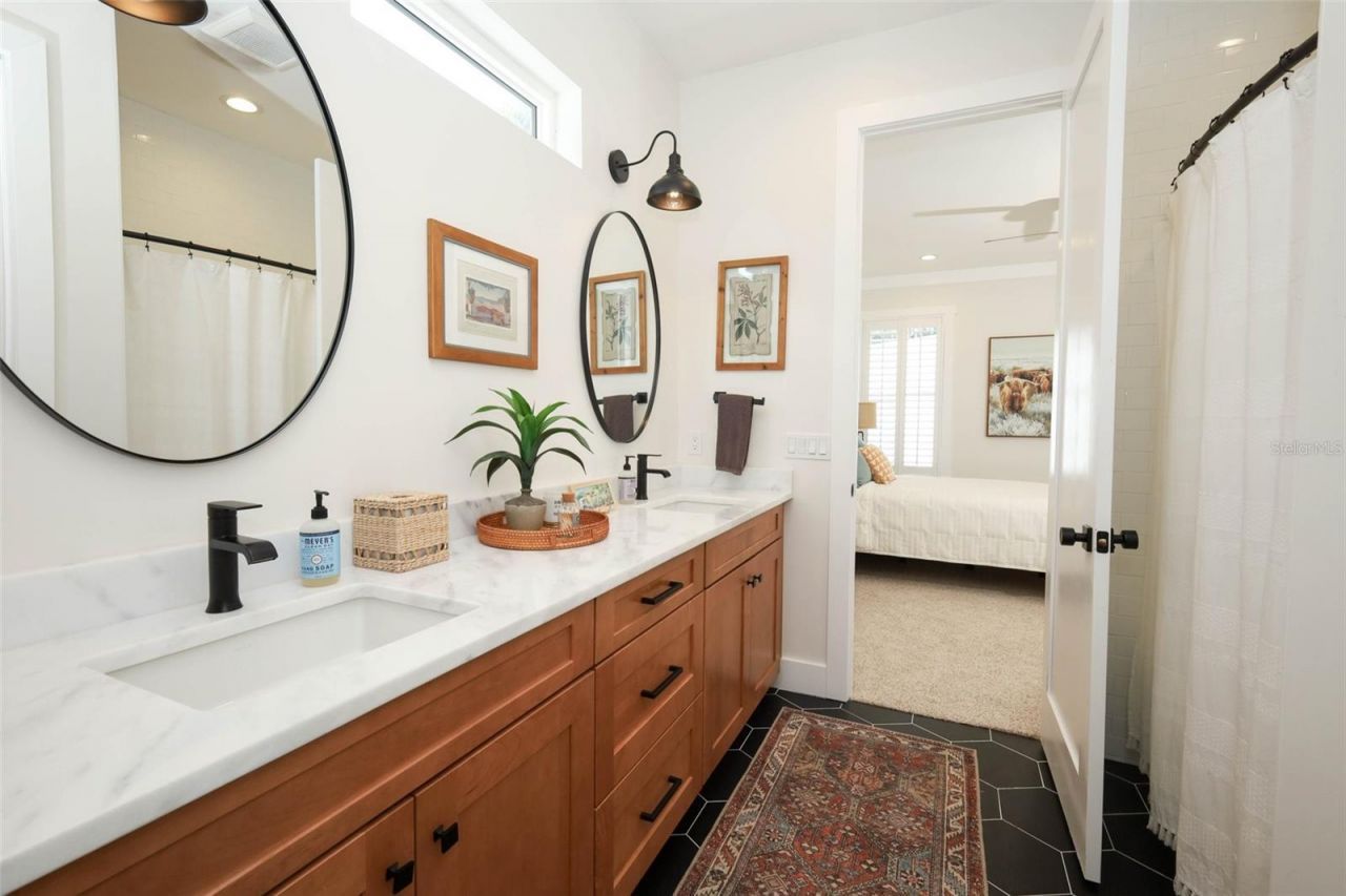 20 W Crest Avenue, Winter Garden, FL 34787 Photo