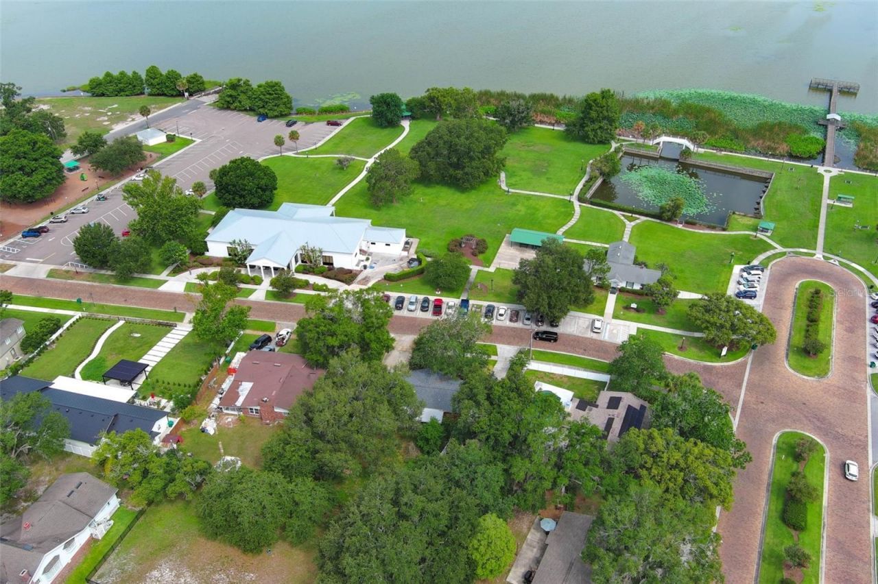 20 W Crest Avenue, Winter Garden, FL 34787 Photo