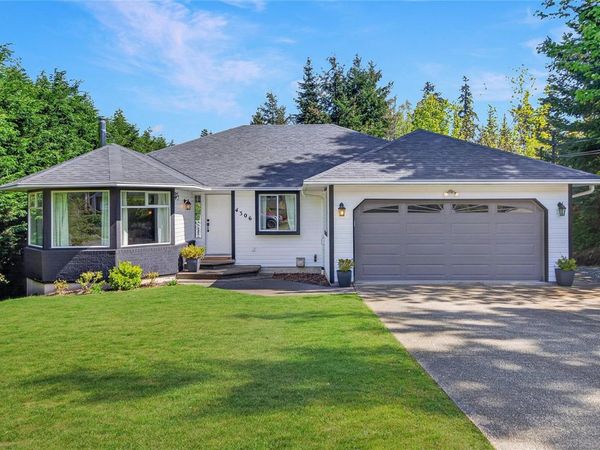 4306 Briardale Rd , Royston, BC V9N 9R7