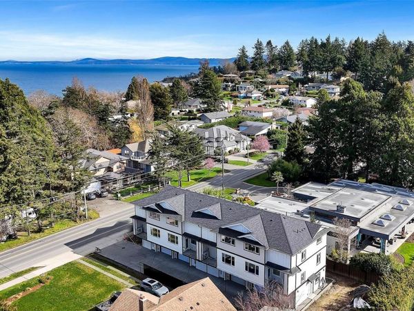 1559 Ash Rd , Unit #3, Saanich, BC V8N 2S9