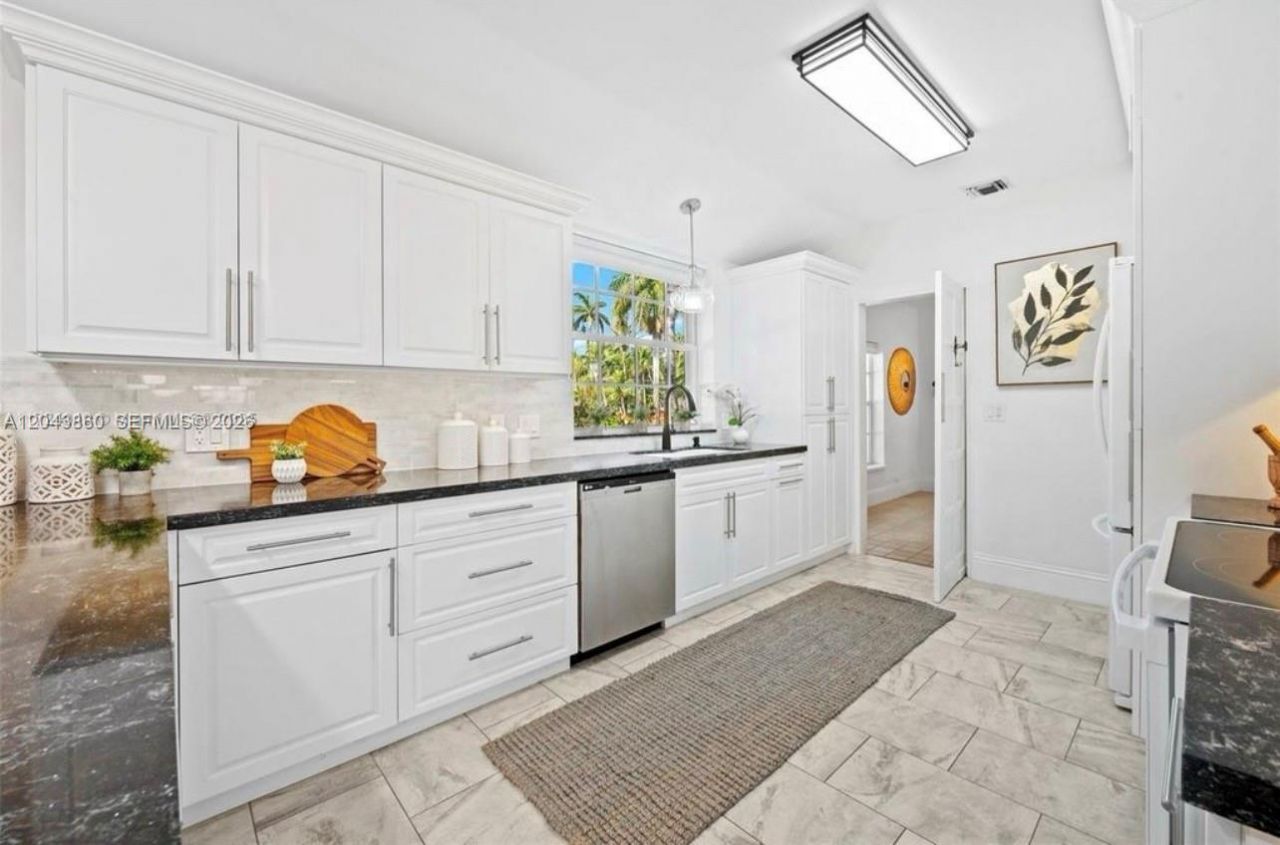 1056 Harrison St , Hollywood, FL 33019 Photo