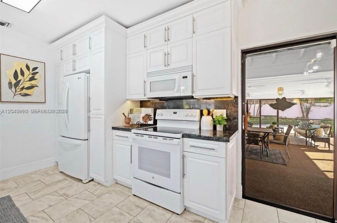 1056 Harrison St , Hollywood, FL 33019 Photo