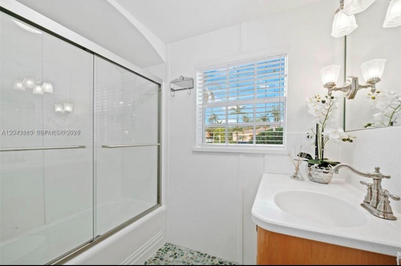 1056 Harrison St , Hollywood, FL 33019 Photo