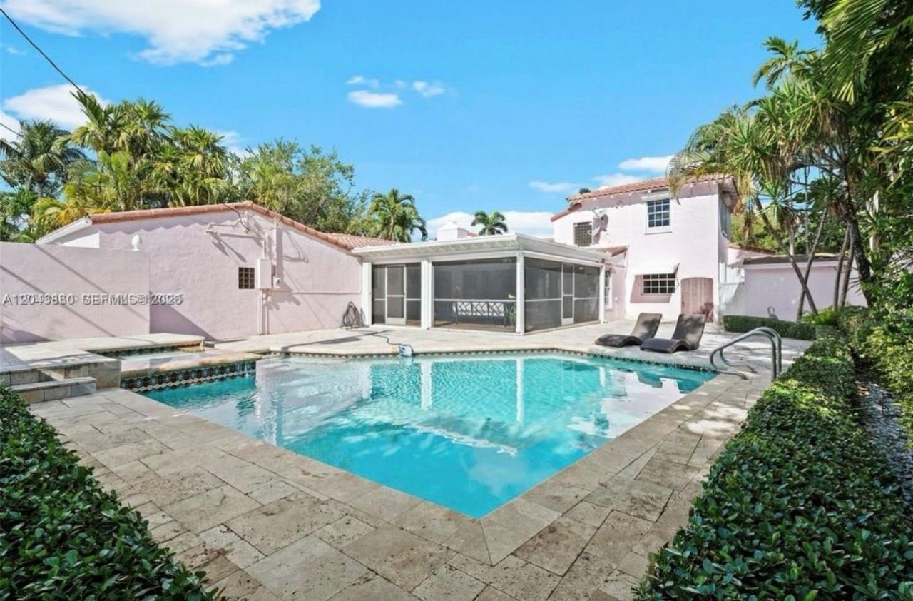 1056 Harrison St , Hollywood, FL 33019 Photo