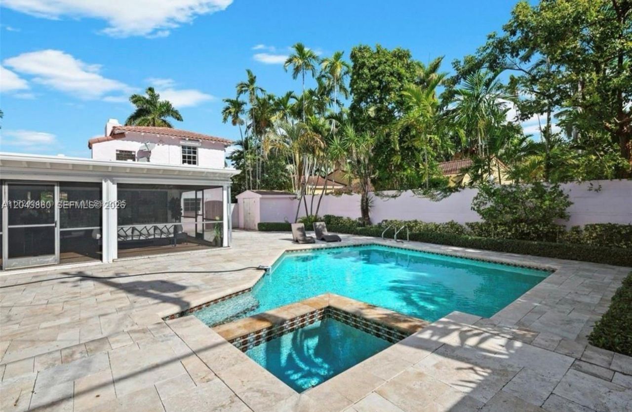 1056 Harrison St , Hollywood, FL 33019 Photo
