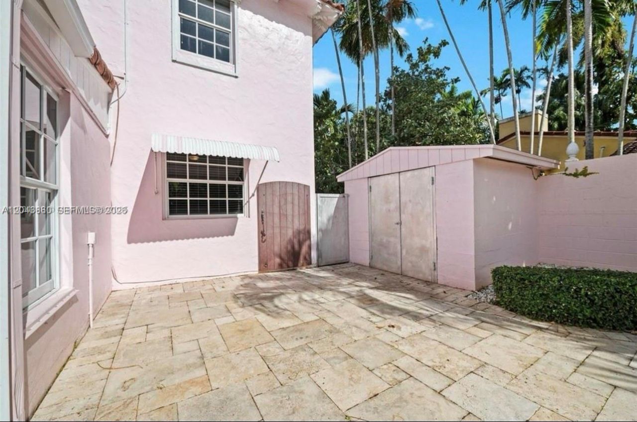 1056 Harrison St , Hollywood, FL 33019 Photo