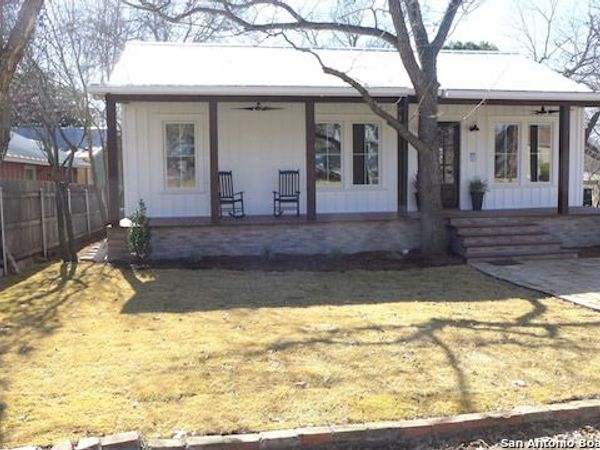 531 HIGH ST, Comfort, TX 78013