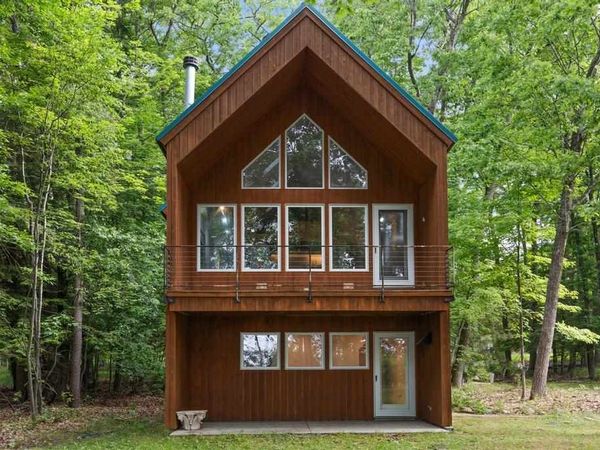 8063 S Lake Shore Drive, Harbor Springs, MI 49740