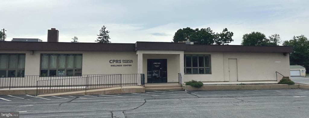 2 COLLEGE AVENUE, MOUNTVILLE, PA 17554