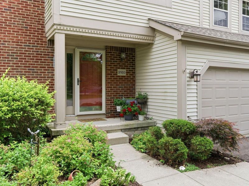 8910 SEDONA Court, Lewis Center, OH 43035 Photo 3