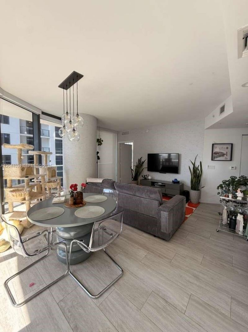 55 SW 9th St , Unit 2208, Miami, FL 33130 Photo