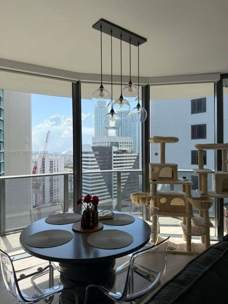 55 SW 9th St , Unit 2208, Miami, FL 33130 Photo