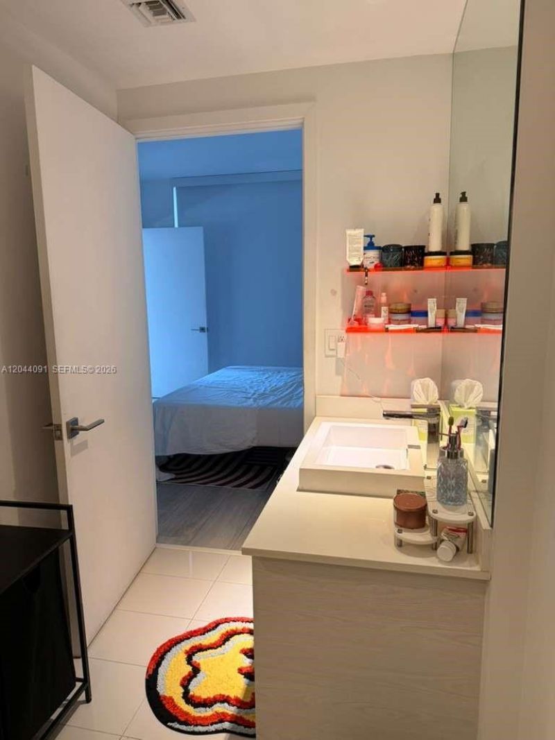 55 SW 9th St , Unit 2208, Miami, FL 33130 Photo