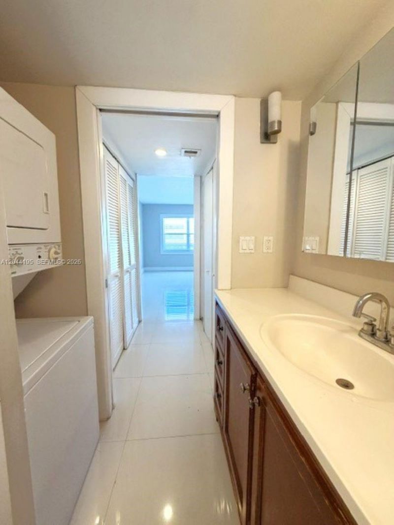 4141 Nautilus Dr , Unit 4J, Miami Beach, FL 33140 Photo