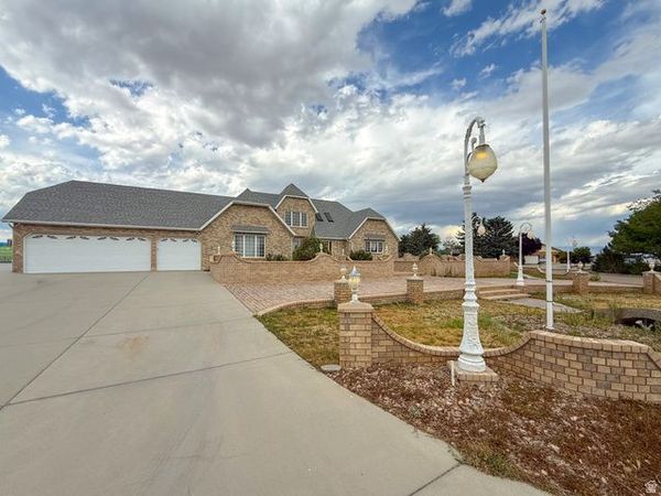 1402 SHEPHERD DR , Wellington, UT 84542