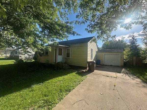 307 S Peck Street , Gardner, IL 60424