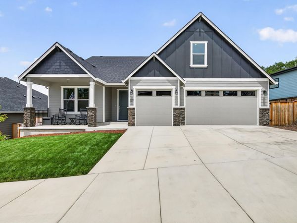 327 Arrowhead Trail, Eagle Point, OR 97524