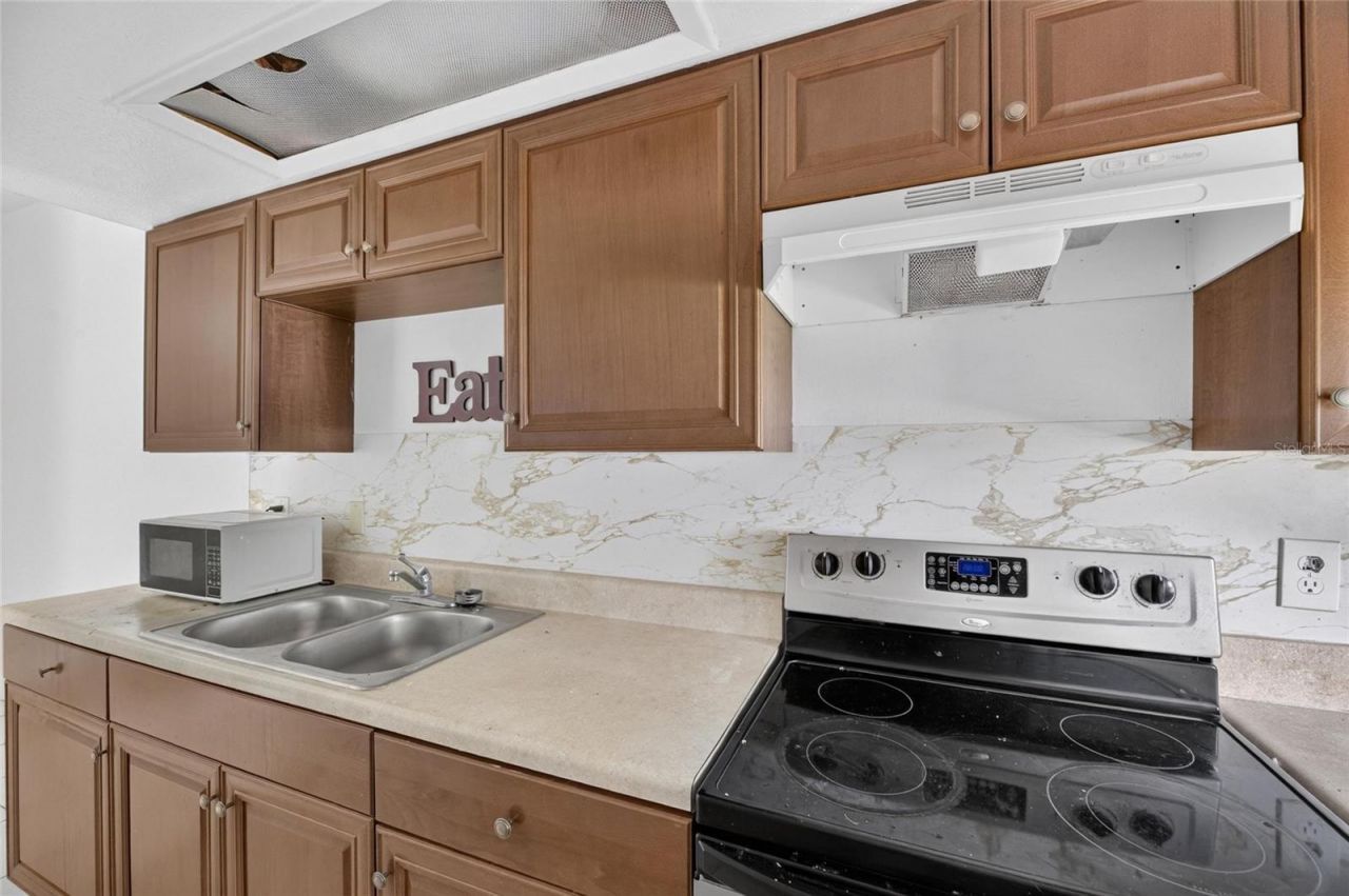 8723 & 8724 N 48th Street , Tampa, FL 33617 Photo