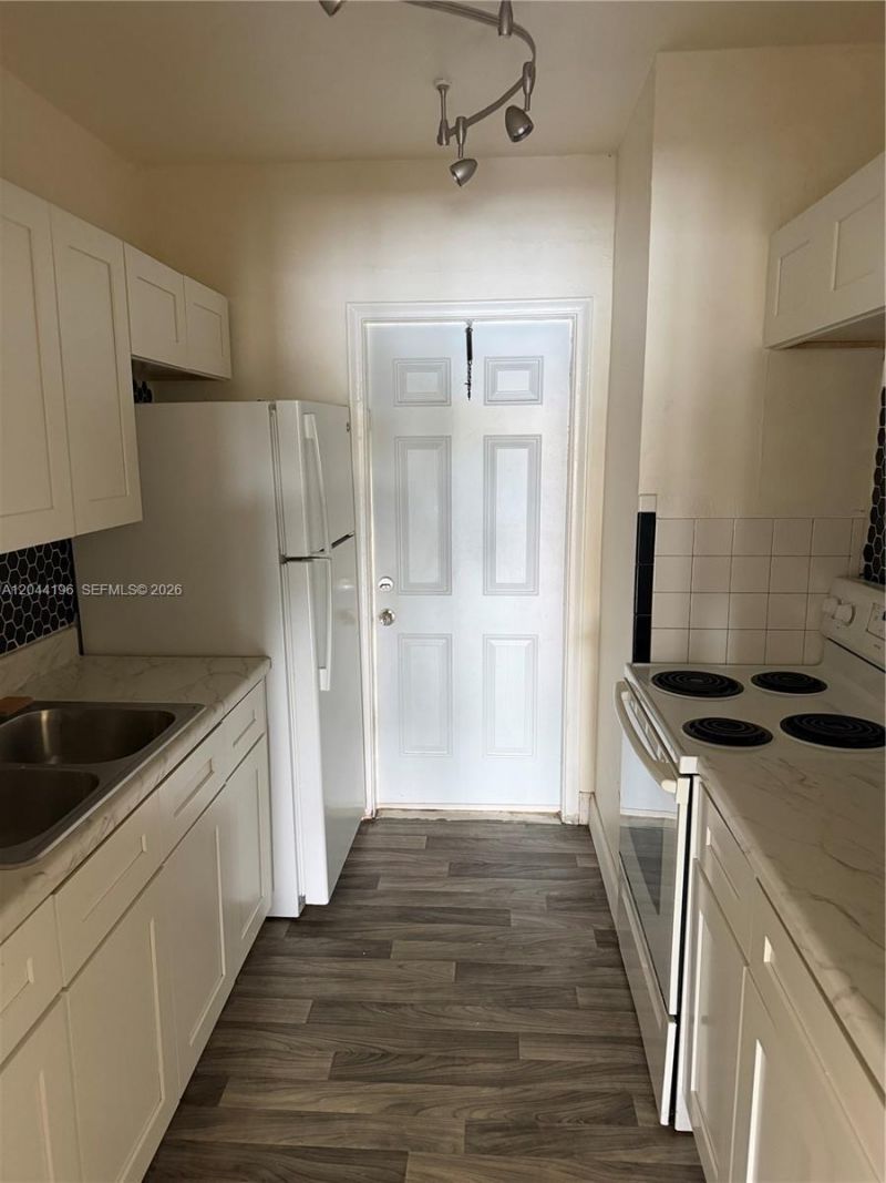 19001 NE 2nd Ave, Unit 1404, Miami, FL 33179 Photo