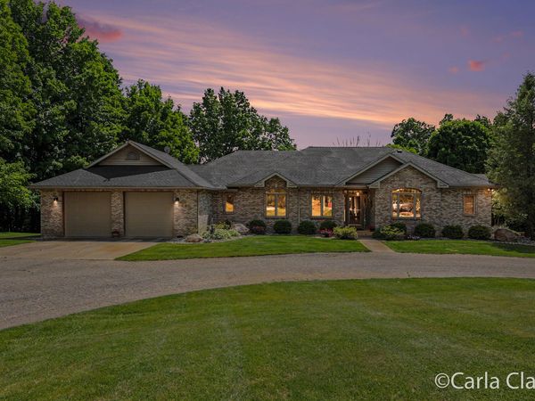 9899 Twelve Point Drive NE, Rockford, MI 49341