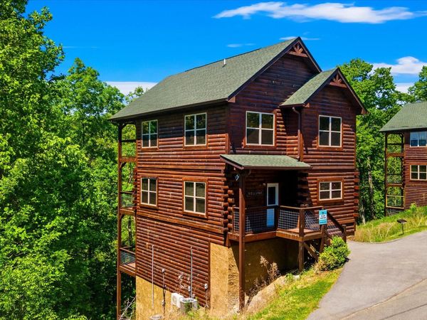 2243 Wingspan Drive, Sevierville, TN 37876