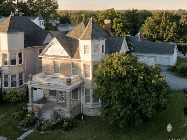 215 N 3rd Street, Louisiana, MO 63353