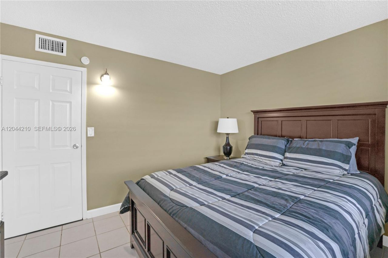 2901 NW 48th Ave, Unit 355, Lauderdale Lakes, FL 33313 Photo