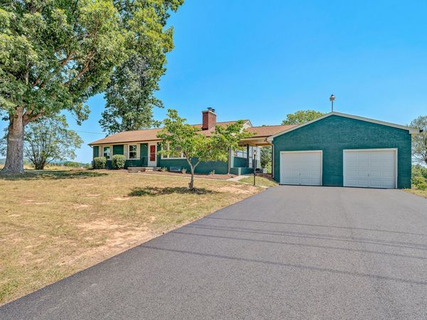 1084 Altice RD , Moneta, VA 24121