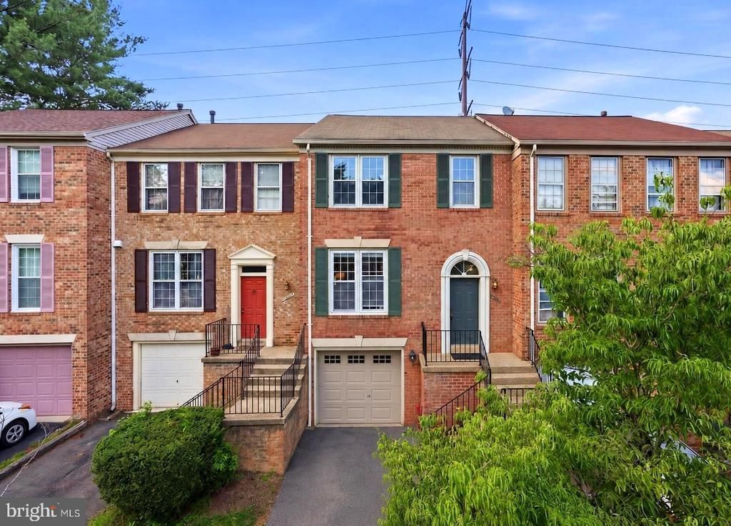 4262 Fox Lake Drive, Fairfax, VA 22033 Main Photo